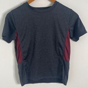 🌟3/20 real essentials short sleeve athletic shirt.  Size Boys Large.